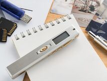 探偵が調査時に使っている持ち物とは？必需品とその活用法を大公開！