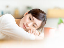 旦那を疑うのを疲れてしまった！帰りが遅くなったのは長時間労働か浮気か？